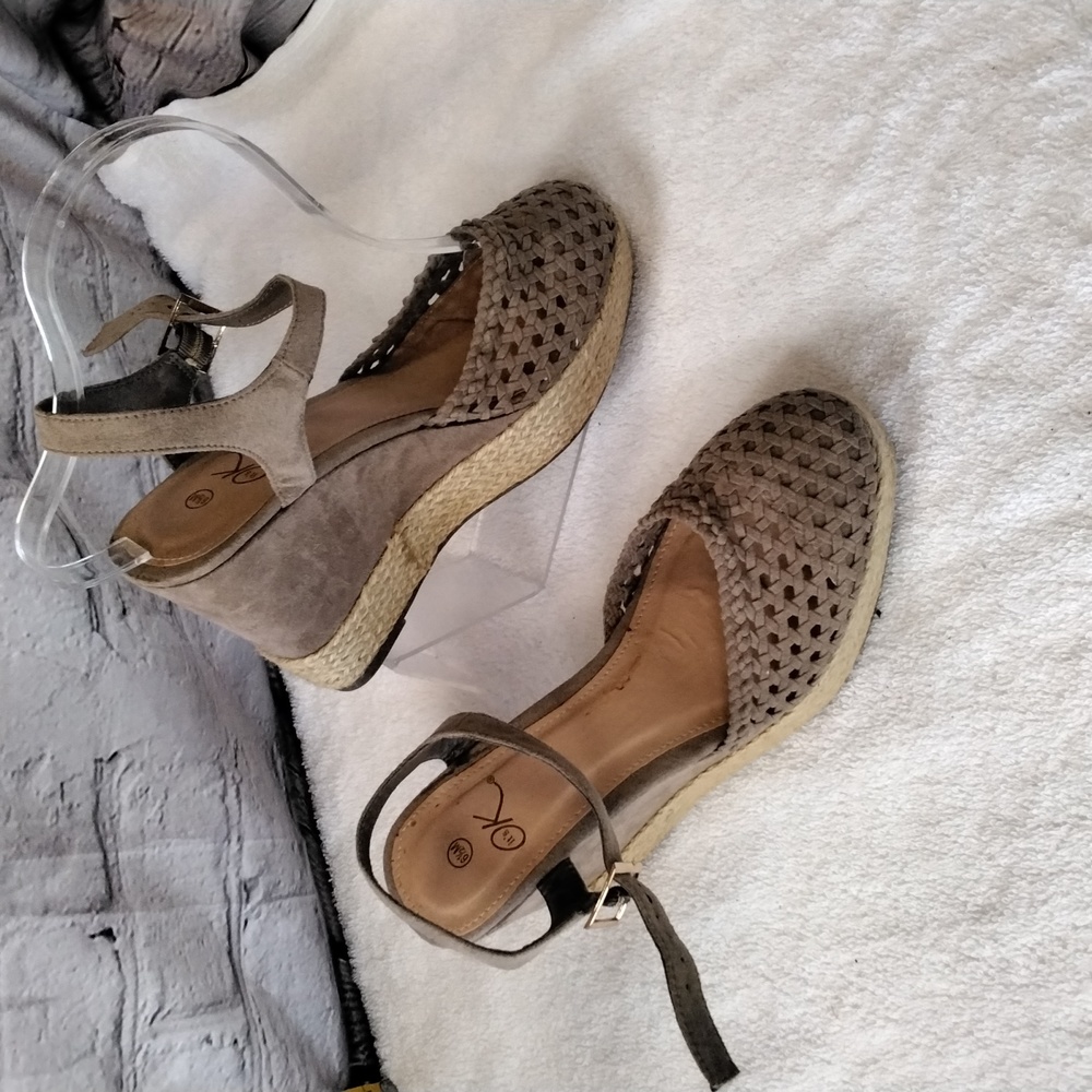 Casual wedge